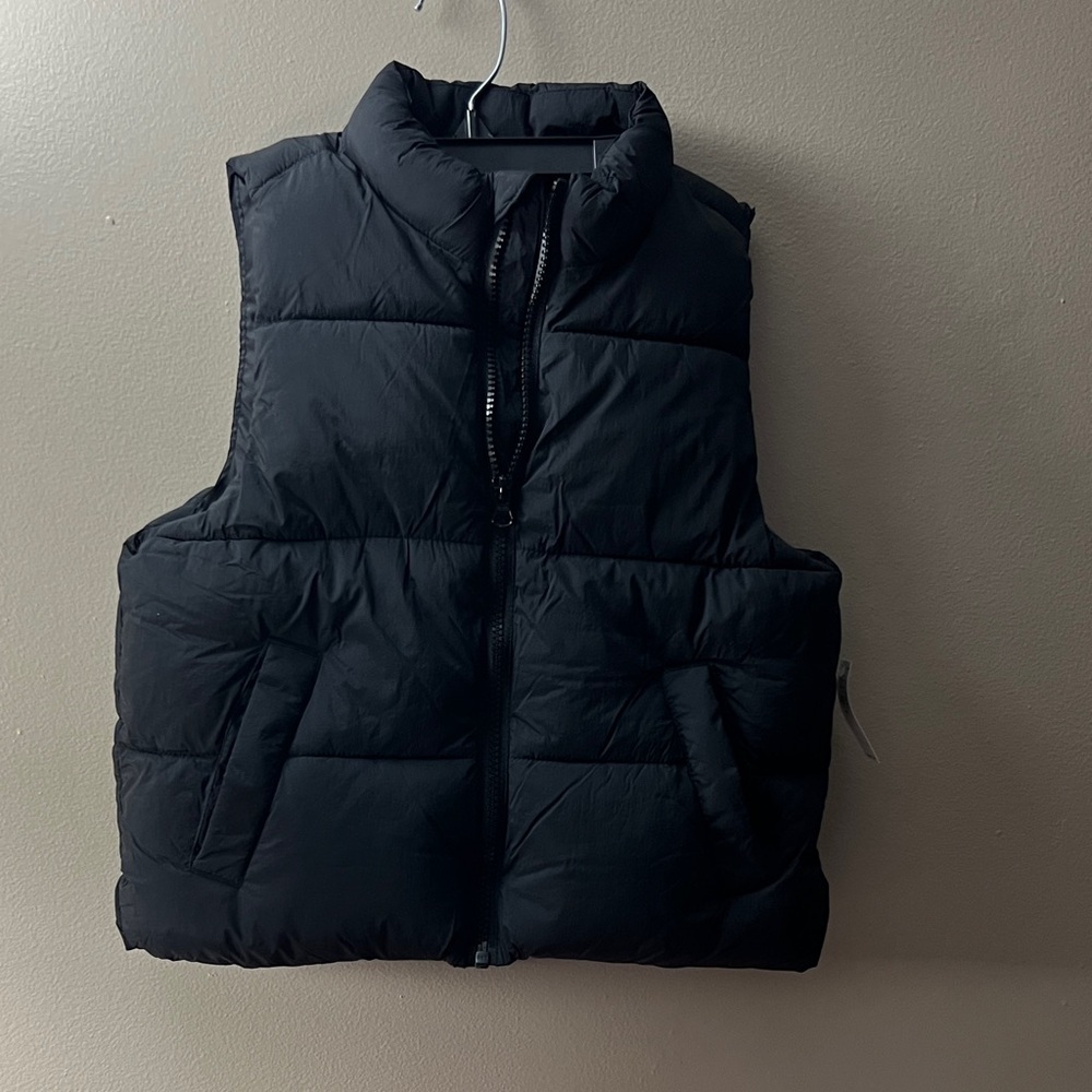 Old Navy Black Puffer Vest - Water-Resistant Quilted Vest